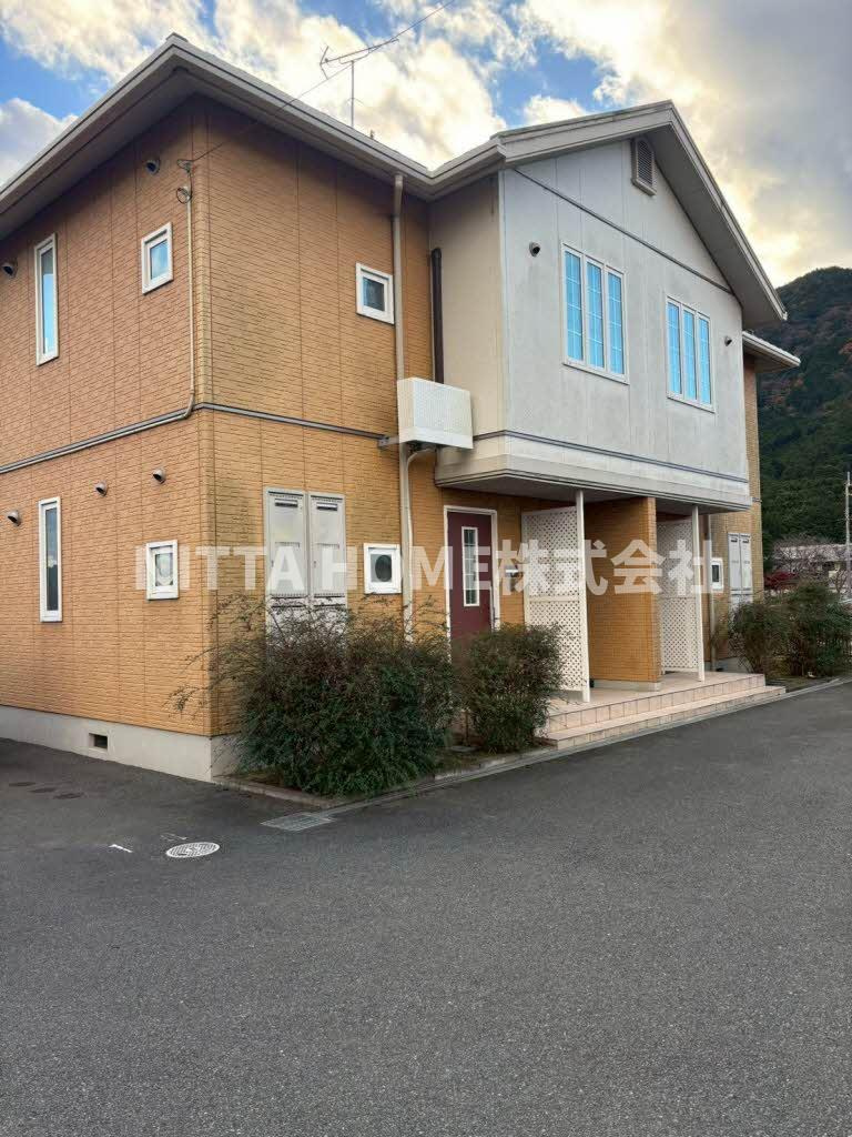 リジエール南屋敷Ⅰ・Ⅱのエントランス|静かな環境で暮らしやすい場所です♪
