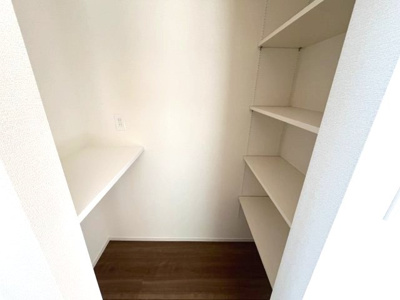 【居間・リビング】 | 生駒郡平群町初香台5丁目全1棟1号棟 | ワークスペース
