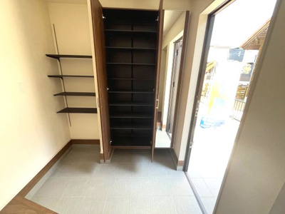 【玄関】 | 生駒郡平群町初香台5丁目全1棟1号棟