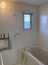 バストイレ別、浴室に窓あります