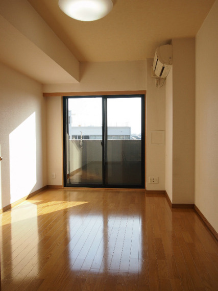 ルーブル学芸大学七番館　敷金礼金0　エレベータ―　オートロックの居間・リビング