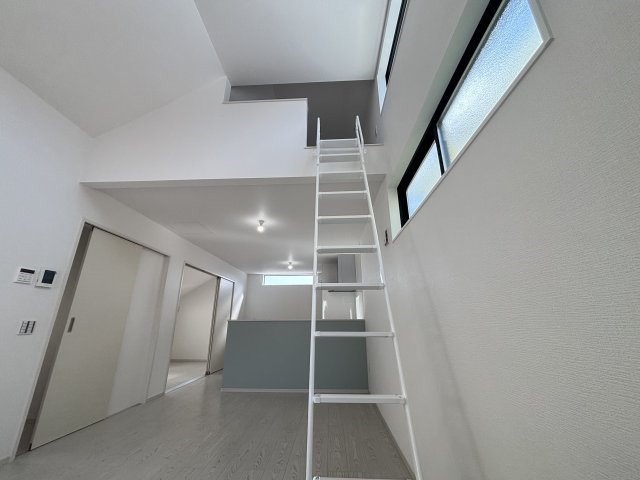 Erde天白区御前場町2期｜名古屋市の戸建ならホームアップの居間・リビング|ロフトのあるおうち