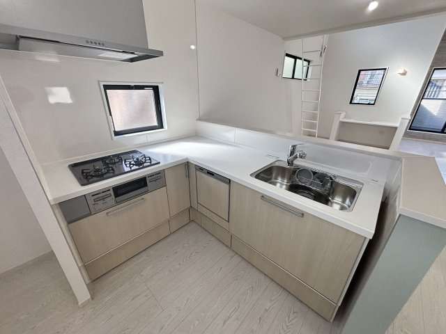 Erde天白区御前場町2期｜名古屋市の戸建ならホームアップのキッチン|お子様を見守りながらお料理ができるオープン対面キッチン