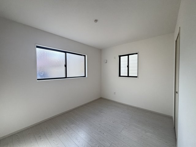 Erde天白区御前場町2期｜名古屋市の戸建ならホームアップの洋室|２面採光の日当りの良い洋室