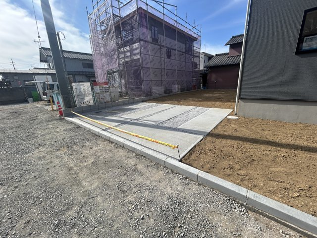 新築　前橋市元総社町1期　１号棟の駐車場|現地写真　駐車スペースは並列2台分可能です！
