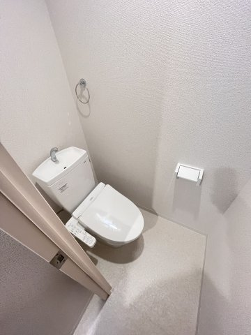 大阪市城東区中浜３丁目の賃貸マンションのトイレ