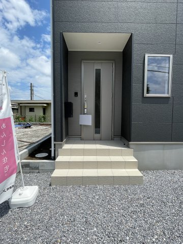 新築戸建・新築建売　大泉町寄木戸第17　西小・西中の玄関