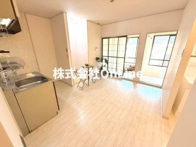 八尾市本町６丁目のハイツの居間・リビング