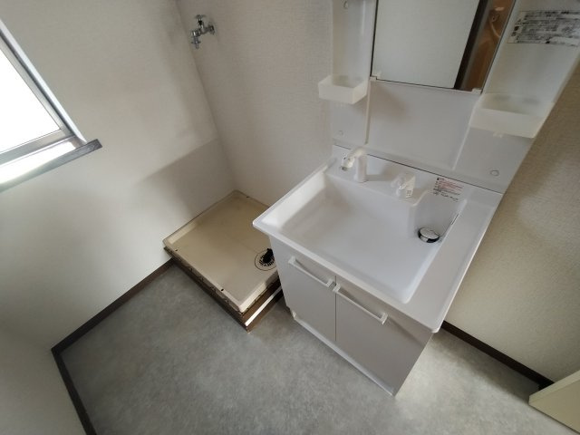 サンライズ（朝日３丁目）の洗面所