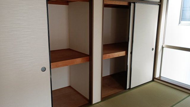 サンライズ（朝日３丁目）の収納