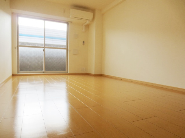 スカイヒルズの居間・リビング|別号室の参考写真です。