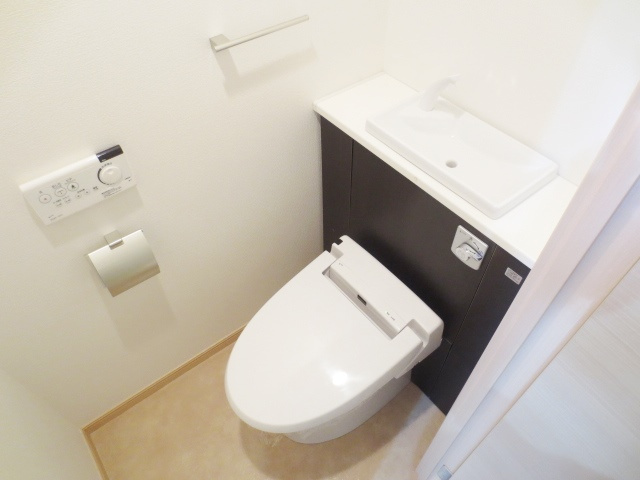 スカイヒルズのトイレ|別号室の参考写真です。