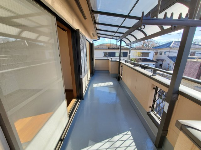 吉川市　川藤　中古戸建のバルコニー|暖かな日差しのふりそそぐバルコニー
