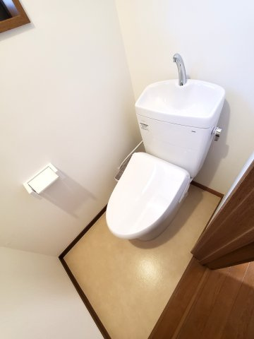 吉川市　川藤　中古戸建のトイレ|ゆったりとした空間のトイレです