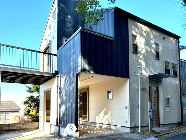 東大阪市五条町中古戸建の外観|閑静な住宅地にある中古戸建。駐車スペース2台分付き