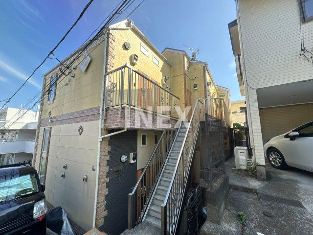 横浜市金沢区谷津町のアパートの外観