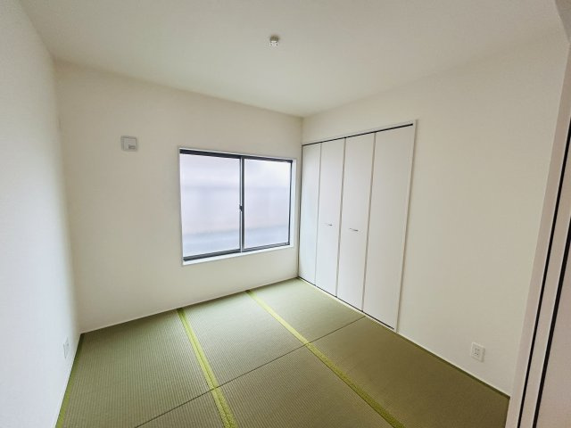 新築　北群馬郡吉岡町下野田第13　Livele Garden.S　１号棟の和室|現地写真　リビング隣の和室はお子様の遊び部屋としてもちょうどいいですね♪							
