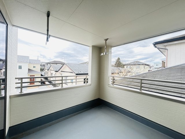 新築　北群馬郡吉岡町下野田第13　Livele Garden.S　１号棟のバルコニー|現地写真　インナーバルコニーで少しの雨なら濡れずにすみます。天気が怪しいけど…という悩みも解消ですね!									
