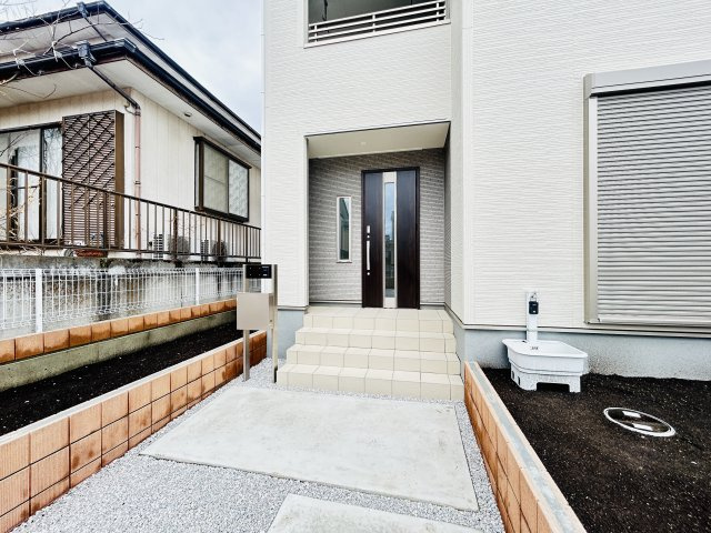新築　北群馬郡吉岡町下野田第13　Livele Garden.S　１号棟の玄関|現地写真　TVモニター付きドアホンでセキュリティも安心です！											
