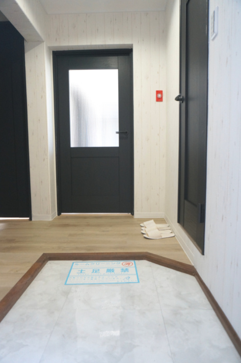 横尾2団地86号棟の玄関