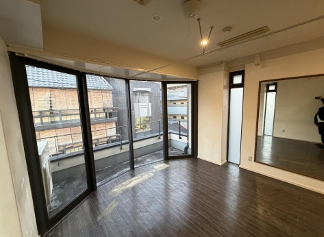 ＹＭ－２ビルの内装