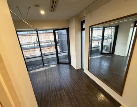 ＹＭ－２ビルの内装