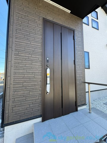 平塚市岡崎10期　新築戸建　全30棟26号棟の玄関