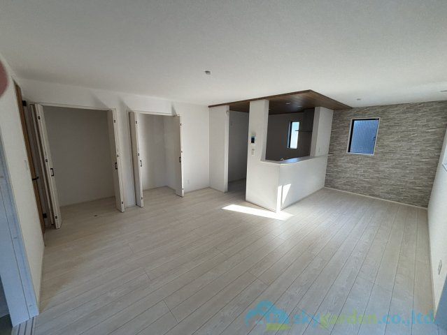 平塚市岡崎10期　新築戸建　全30棟26号棟の居間・リビング