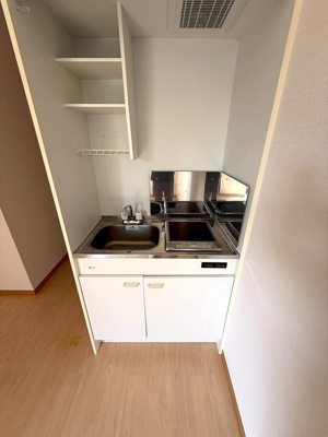 【キッチン】 | グレーシア | 一人暮らしには欠かせないキッチンがあります♪場所を取るお鍋やお皿もすっきり収納できます♪