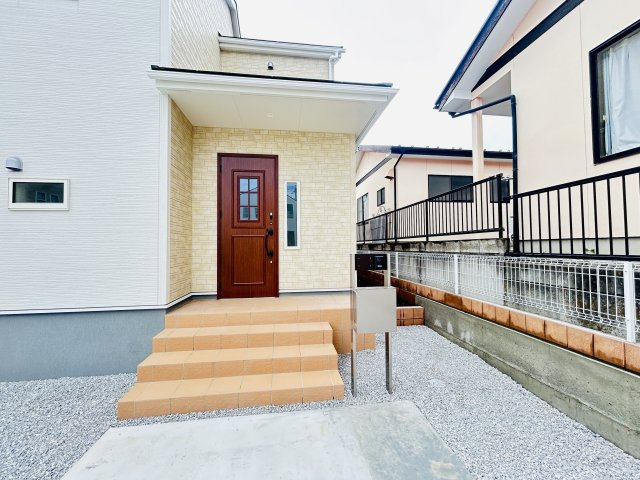 新築　北群馬郡吉岡町下野田第13　Livele Garden.S　2号棟の玄関|現地写真　TVモニター付きドアホンでセキュリティも安心です！											
