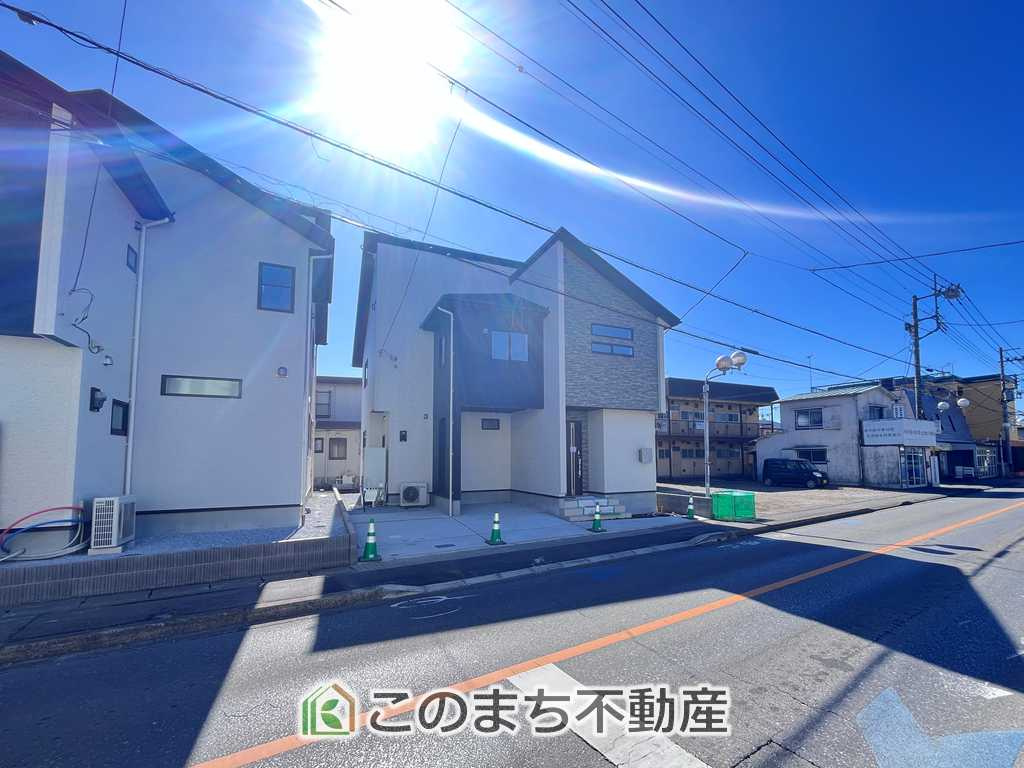 ブルーミングガーデン宇都宮市弥生2丁目　1号棟の前面道路含む現地写真|前面道路は広々としてます！運転が苦手な方でもお車の出し入れ簡単で安心です☆
