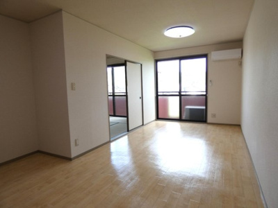 【居間・リビング】 | ファミール西京　B棟