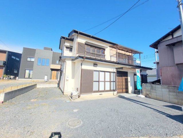 佐野市若松町 再生住宅の外観|外観は純和な雰囲気ですが、内装は一変しています！
是非一度内見してみてください☆
※2025年12月撮影