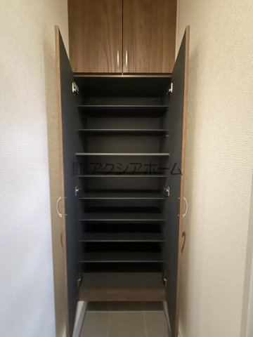 所沢市牛沼・全1棟　新築一戸建　～LDK15.8帖～の玄関|玄関収納