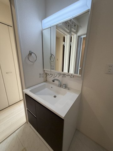 所沢市牛沼・全1棟　新築一戸建　～LDK15.8帖～の独立洗面台|シャンプードレッサー付洗面化粧台