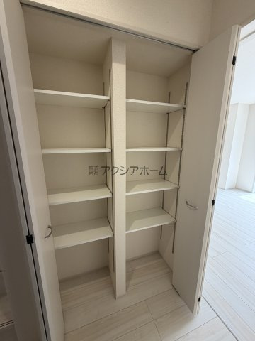 所沢市牛沼・全1棟　新築一戸建　～LDK15.8帖～の収納|1階廊下収納