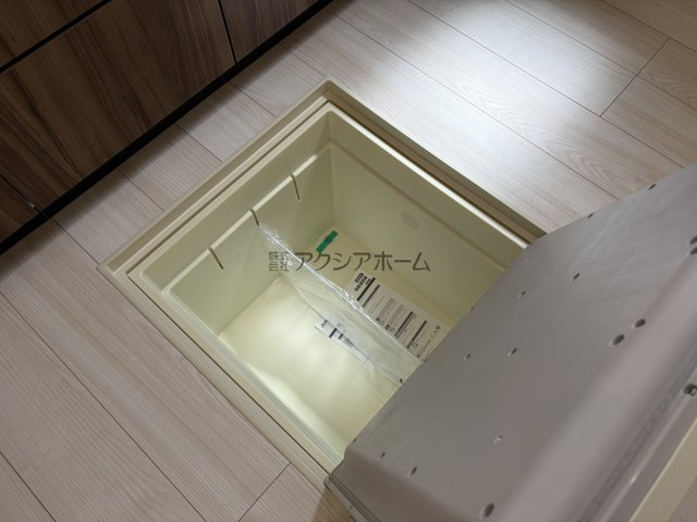 所沢市牛沼・全1棟　新築一戸建　～LDK15.8帖～の設備|キッチン床下収納