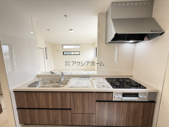所沢市牛沼・全1棟　新築一戸建　～LDK15.8帖～のキッチン|リビングが見渡せる対面式キッチン
