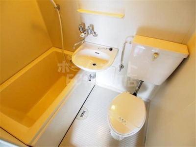 【トイレ】 | シャトー元町 | 落ち着いた色調のトイレです