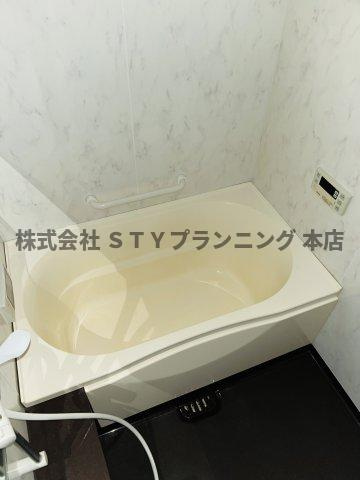 仲介手数料０円！La Facadeの浴室