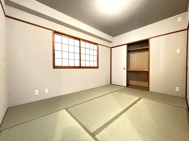 アルモード京都高辻の和室|和室6帖　角部屋の為真ん中のお部屋でも通風が確保できます。