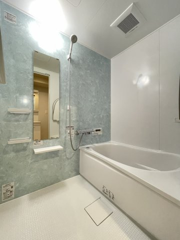 アルモード京都高辻の浴室|ユニットバス新調済みです。おいだき機能付きです。