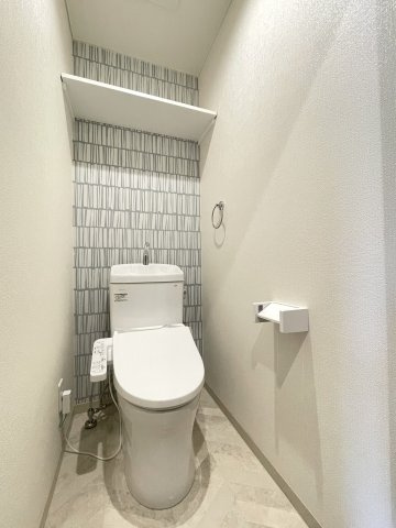 アルモード京都高辻のトイレ|トイレ新調済み、クッションフロア張替え済です。