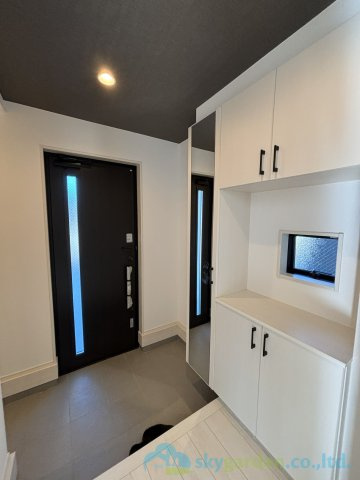 平塚市岡崎10期　新築戸建　全30棟22号棟の玄関