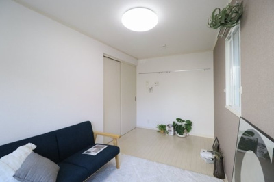 【居間・リビング】 | トライアングル蒲田 | 家具小物はイメージです