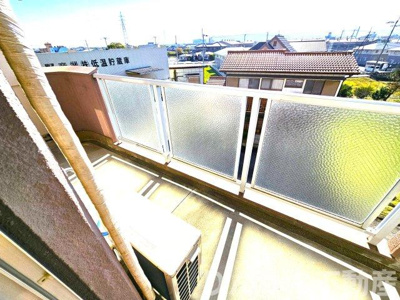 【バルコニー】 | ガーデンヒルズ藍住Ⅱ | 開放的で明るい空間を演出してくれるバルコニーです