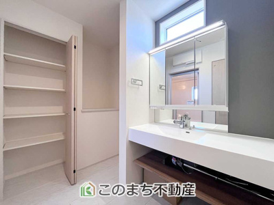 【洗面所】 | ブルーミングガーデン宇都宮市弥生2丁目　2号棟 | シャンプードレッサーで朝の身支度♪伸びるホースでお掃除も簡単清潔です！