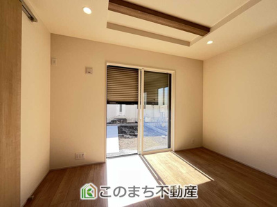 【防犯設備】 | ブルーミングガーデン宇都宮市弥生2丁目　2号棟 | 1階掃出し窓はシャッター雨戸で防犯性アップ♪
