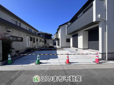 【駐車場】 | ブルーミングガーデン宇都宮市弥生2丁目　2号棟 | お車を並列で2台駐車可能です(車種によります)。