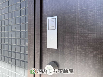 【設備】 | ブルーミングガーデン宇都宮市弥生2丁目　2号棟 | 玄関キーは上下２箇所のダブルロックキーで安全に配慮してます☆
